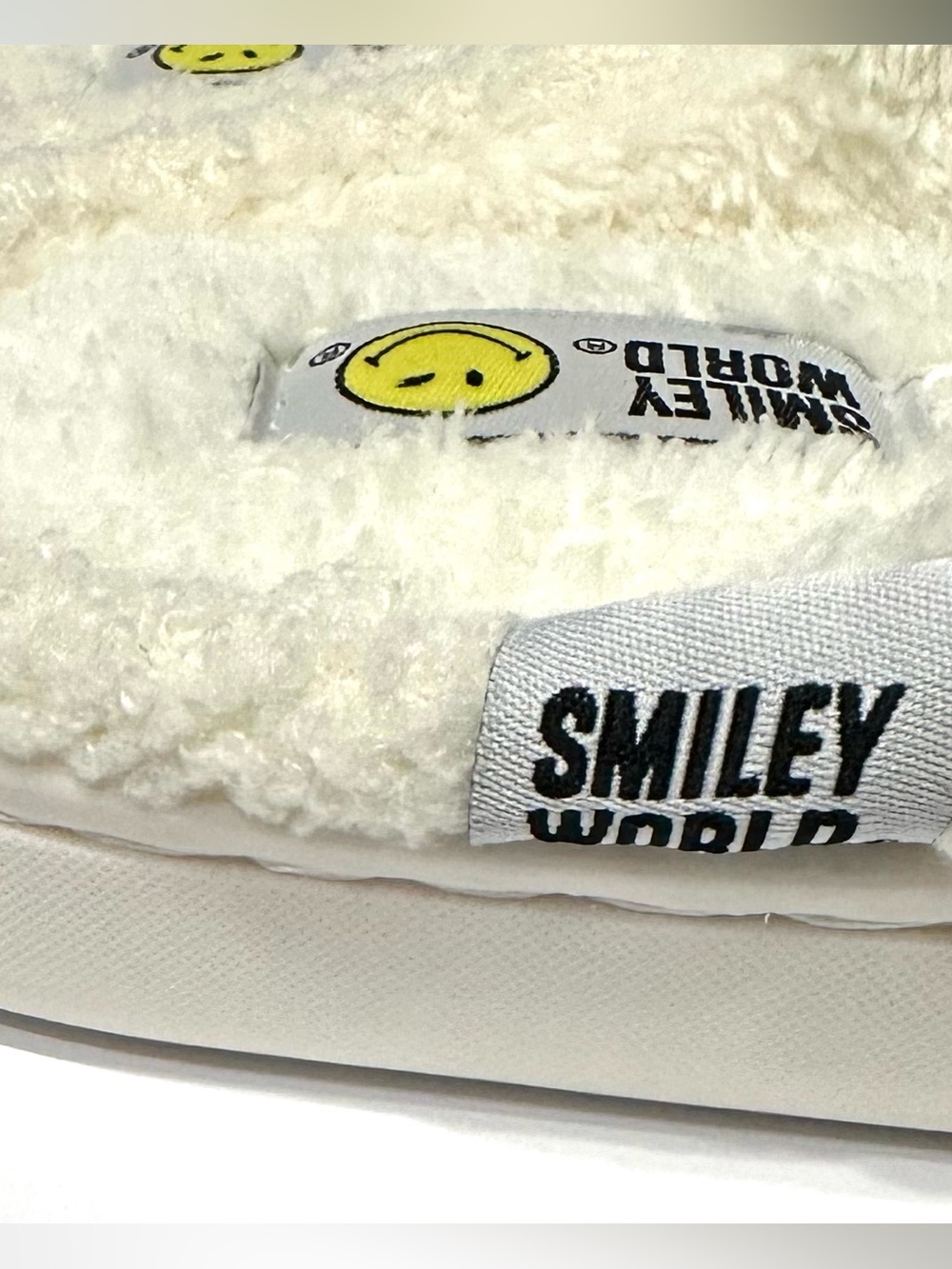 NEW SmileyWorld Women Smiley Face Warm Comfy Soft Slippers (M/L Fits up to US 8) - Picture 11 of 14